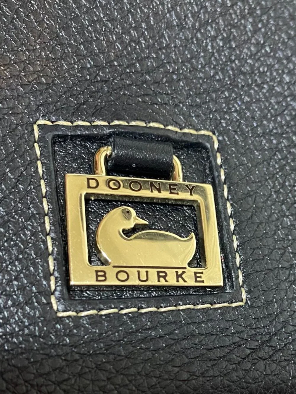 VINTAGE DOONEY & BOURKE Black Pebbled Leather Wristlet Duck Logo Red Lining